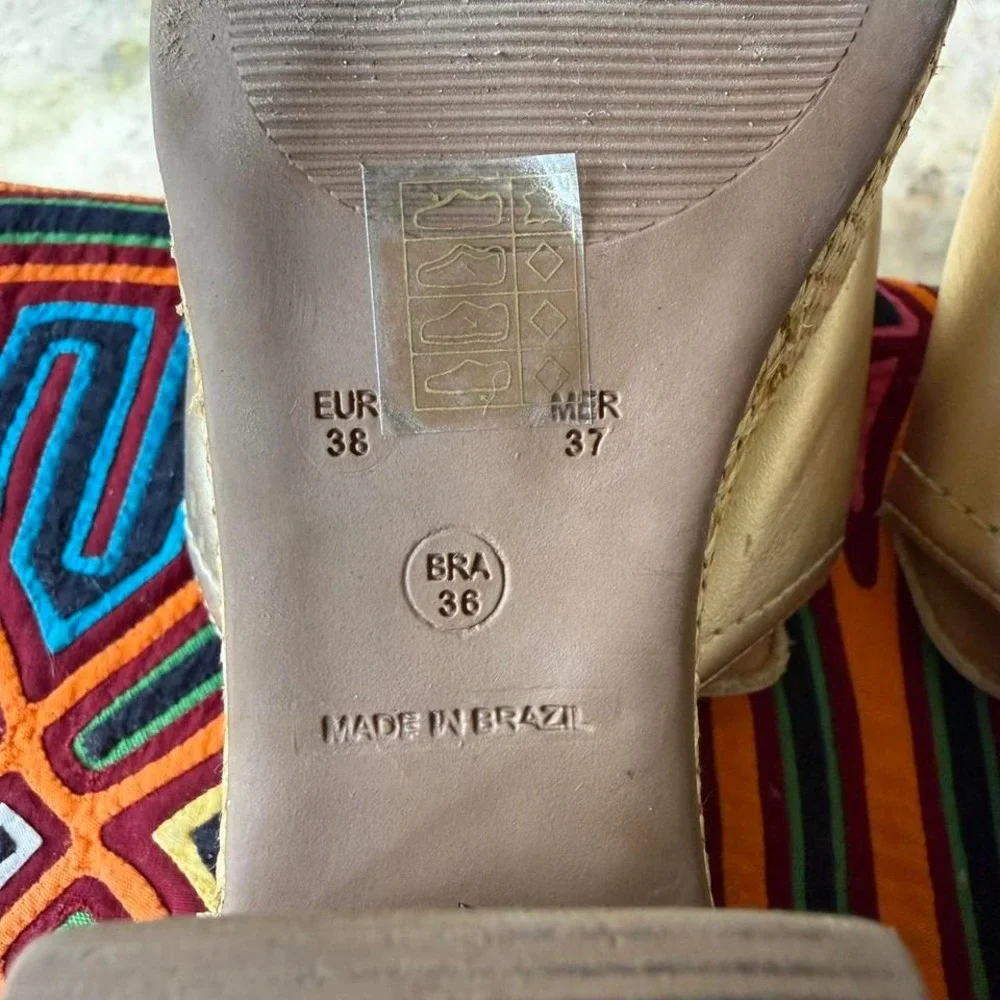 Soleil metallic gold woven platform heels in size 38 (aprox USA 7.5) - Picture 6 of 8